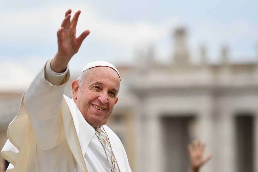 Pope Francis waves to worshipers at the end of the weekly general audience on April 3, 2019 at St. Peter's square in the Vatican. (Photo by Alberto PIZZOLI / AFP) (Photo by ALBERTO PIZZOLI/AFP via Getty Images)